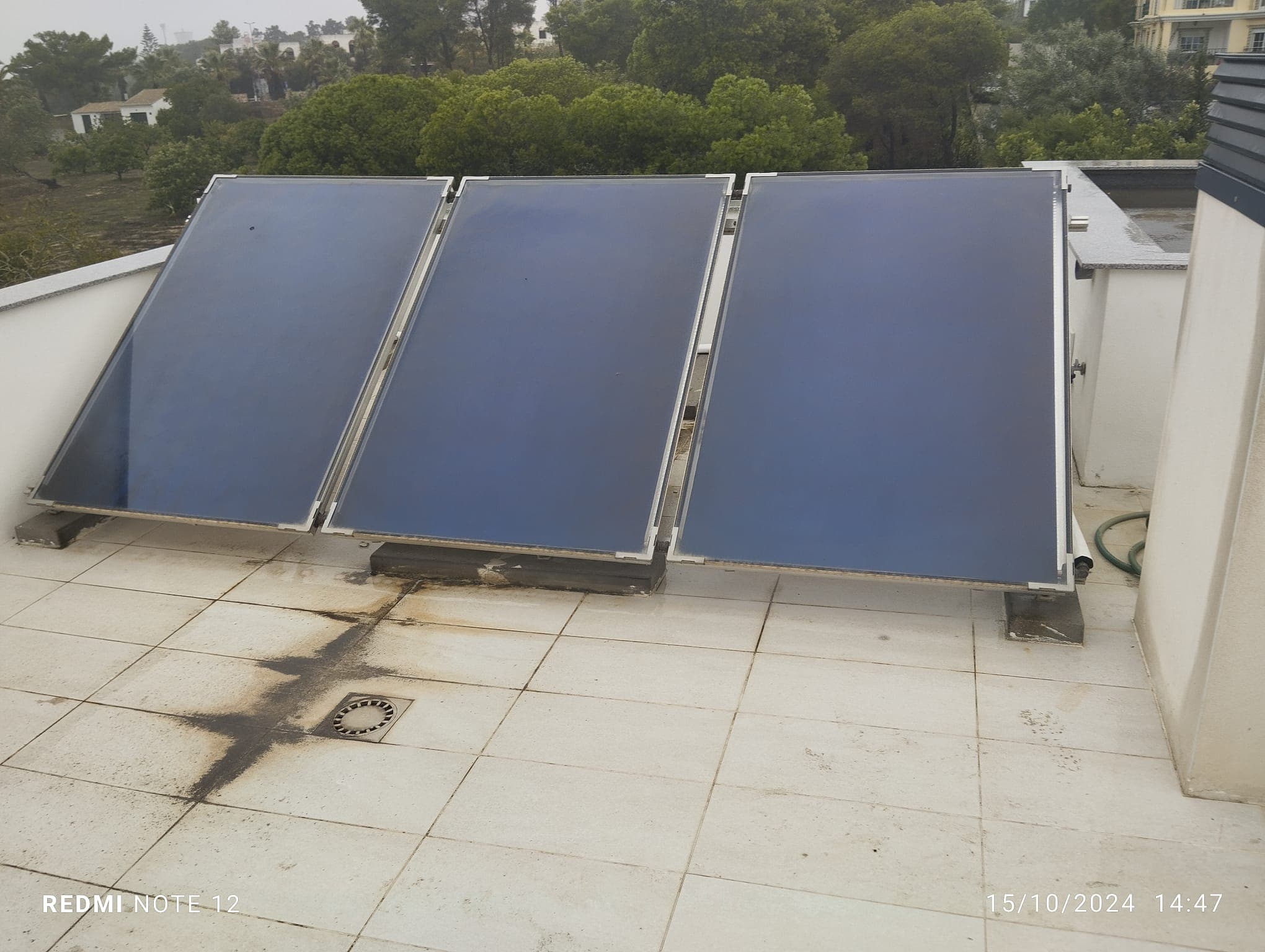 Sistema solar térmico instalado em telhado